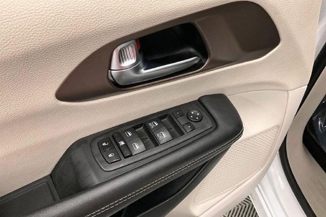 2023 Chrysler Voyager LX Htd Seats-Remote Start-Apple CarPlay/Android Auto