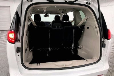 2023 Chrysler Voyager LX Htd Seats-Remote Start-Apple CarPlay/Android Auto