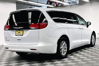 2023 Chrysler Voyager LX