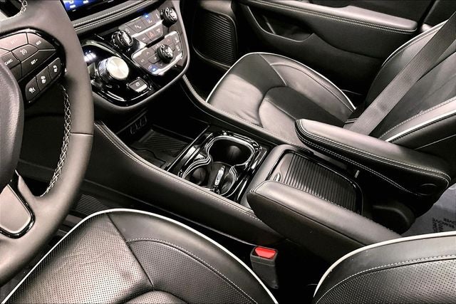 2025 Chrysler Pacifica Limited S Appearance Pkg - Pano Roof - Htd/Cooled Leather
