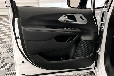 2025 Chrysler Pacifica Limited S Appearance Pkg - Pano Roof - Htd/Cooled Leather