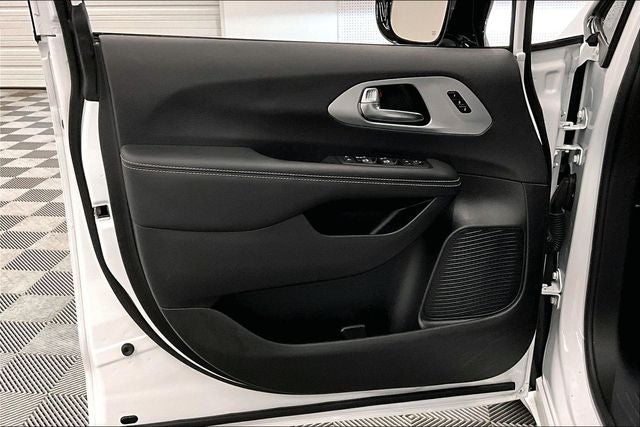 2025 Chrysler Pacifica Limited S Appearance Pkg - Pano Roof - Htd/Cooled Leather