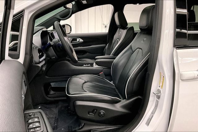 2025 Chrysler Pacifica Limited S Appearance Pkg - Pano Roof - Htd/Cooled Leather