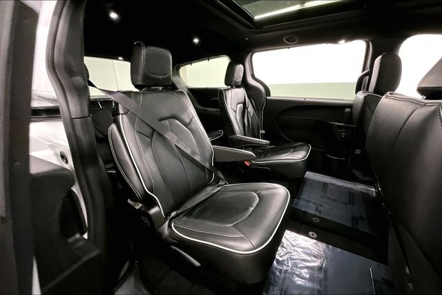 2025 Chrysler Pacifica Limited S Appearance Pkg - Pano Roof - Htd/Cooled Leather