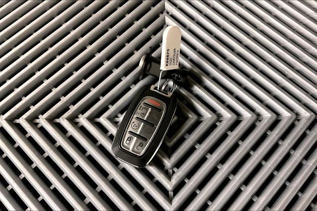 2025 Chrysler Pacifica Limited S Appearance Pkg - Pano Roof - Htd/Cooled Leather