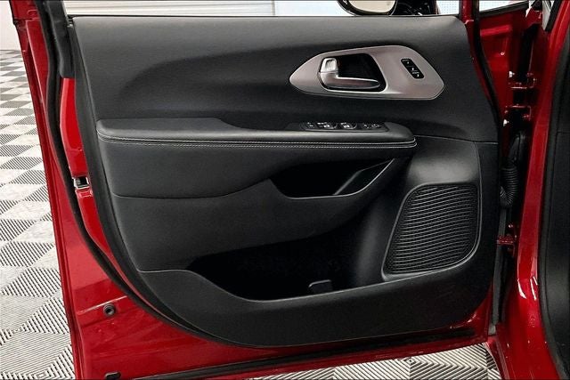 2025 Chrysler Pacifica Limited S Appearance Pkg - Pano Roof - Htd/Cooled Leather