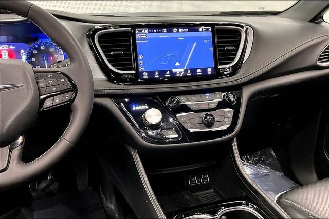 2025 Chrysler Pacifica Limited S Appearance Pkg - Pano Roof - Htd/Cooled Leather