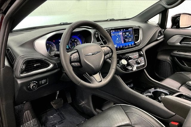 2025 Chrysler Pacifica Limited Pano Roof-Adaptive Cruise-Htd/Cooled Leather