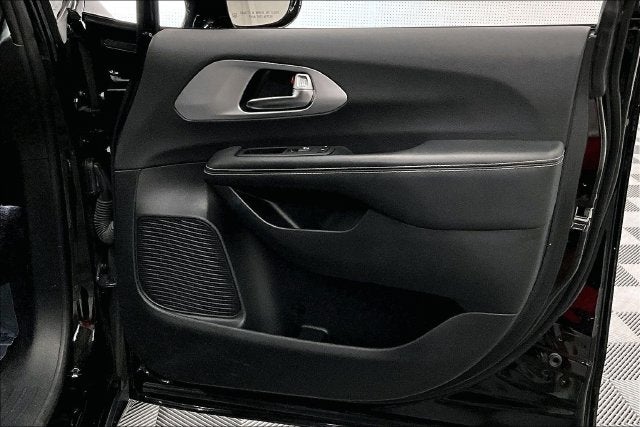 2025 Chrysler Pacifica Limited Pano Roof-Adaptive Cruise-Htd/Cooled Leather