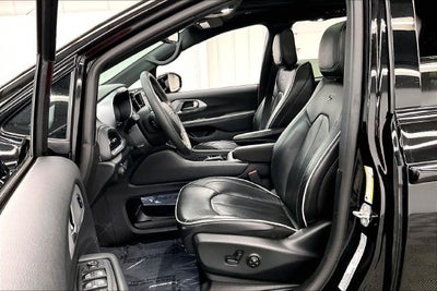 2025 Chrysler Pacifica Limited Pano Roof-Adaptive Cruise-Htd/Cooled Leather