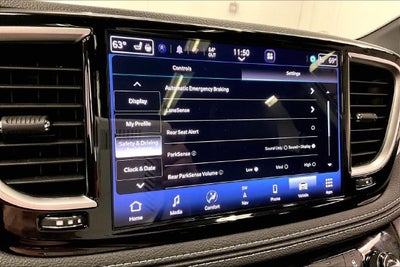 2025 Chrysler Pacifica Limited Pano Roof-Adaptive Cruise-Htd/Cooled Leather