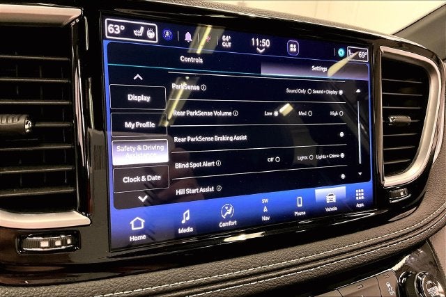 2025 Chrysler Pacifica Limited Pano Roof-Adaptive Cruise-Htd/Cooled Leather