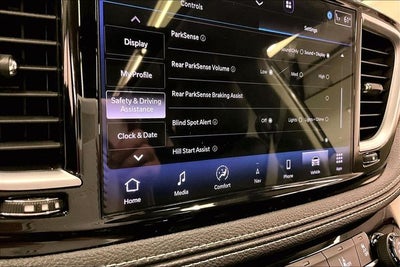 2023 Chrysler Pacifica Limited Panoramic Roof - Htd/Cooled Leather