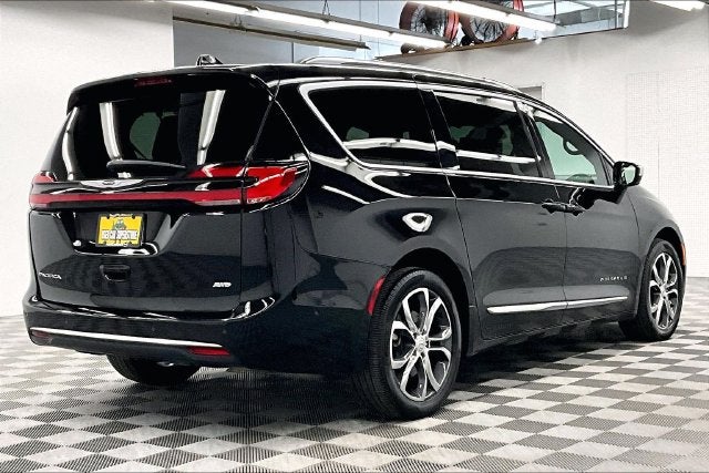 2025 Chrysler Pacifica Pinnacle AWD-Rear Entertainment-Heated/Cooled Seats