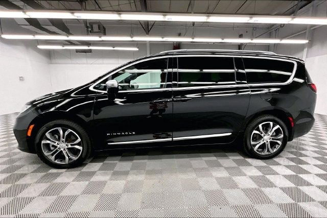 2025 Chrysler Pacifica Pinnacle AWD-Rear Entertainment-Heated/Cooled Seats