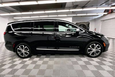 2025 Chrysler Pacifica Pinnacle AWD-Rear Entertainment-Heated/Cooled Seats