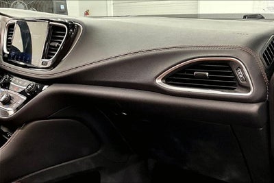 2025 Chrysler Pacifica Pinnacle AWD-Rear Entertainment-Heated/Cooled Seats