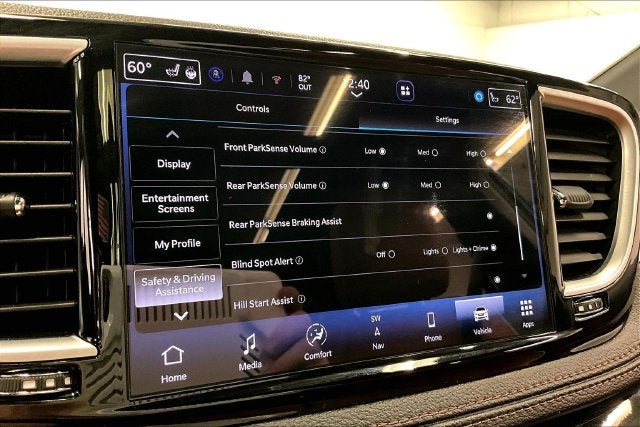 2025 Chrysler Pacifica Pinnacle AWD-Rear Entertainment-Heated/Cooled Seats