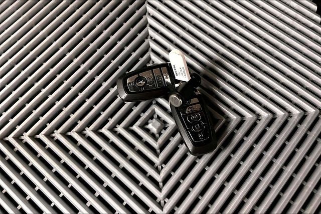 2022 Lincoln Nautilus Reserve AWD - Pano Roof - Htd/Cooled Leather - 20'' Wheels