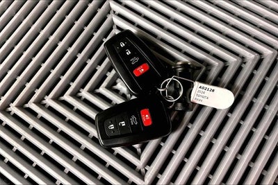 2024 Toyota RAV4 XLE Premium AWD - Sunroof - Adaptive Cruise - Htd Seats