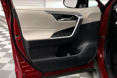2024 Toyota RAV4 XLE Premium AWD - Sunroof - Adaptive Cruise - Htd Seats