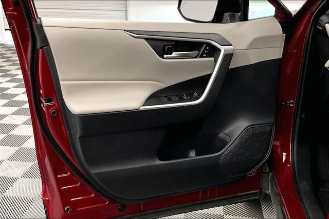 2024 Toyota RAV4 XLE Premium AWD - Sunroof - Adaptive Cruise - Htd Seats