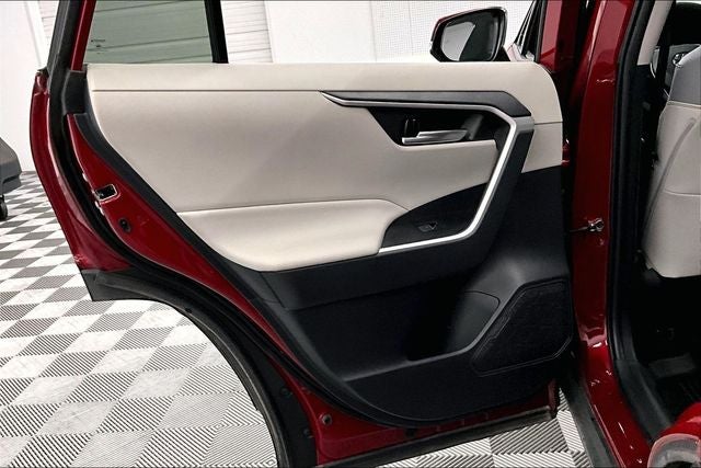 2024 Toyota RAV4 XLE Premium AWD - Sunroof - Adaptive Cruise - Htd Seats