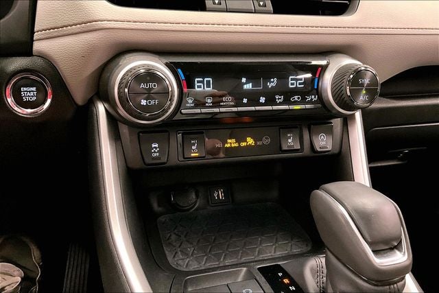 2024 Toyota RAV4 XLE Premium AWD - Sunroof - Adaptive Cruise - Htd Seats