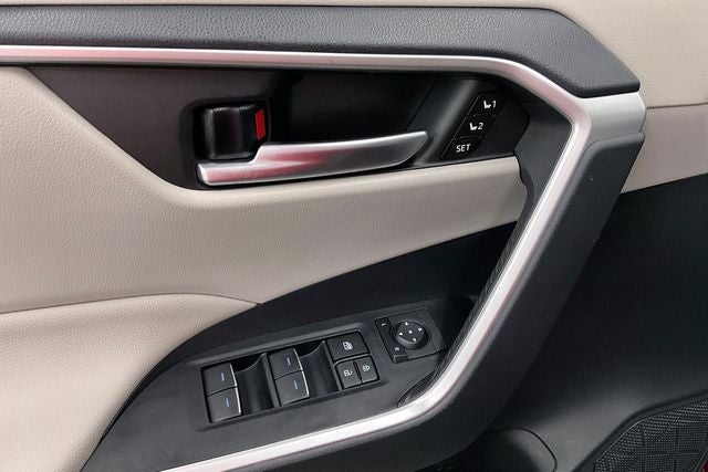 2024 Toyota RAV4 XLE Premium AWD - Sunroof - Adaptive Cruise - Htd Seats