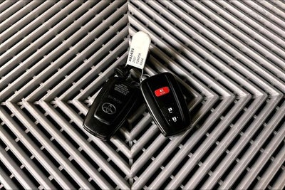 2021 Toyota RAV4 XLE AWD - Adaptive Cruise - Blind Spot Detection