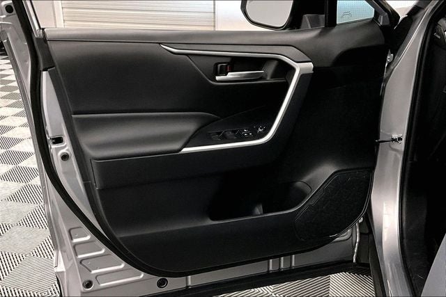 2021 Toyota RAV4 XLE AWD - Adaptive Cruise - Blind Spot Detection