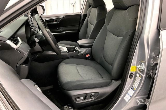 2021 Toyota RAV4 XLE AWD - Adaptive Cruise - Blind Spot Detection