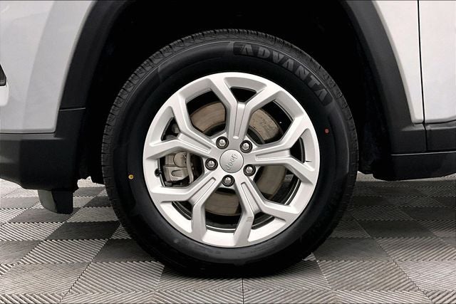 2024 Jeep Compass Latitude 4x4 - Blind Spot Detection - Apple CarPlay/Android