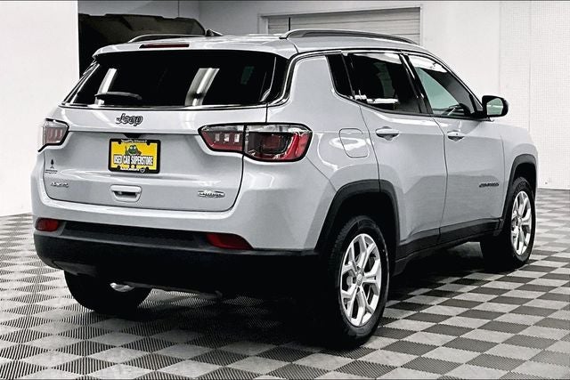 2024 Jeep Compass Latitude 4x4 - Blind Spot Detection - Apple CarPlay/Android