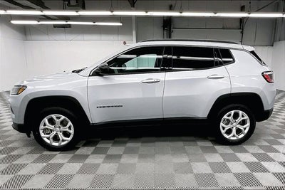 2024 Jeep Compass Latitude 4x4 - Blind Spot Detection - Apple CarPlay/Android