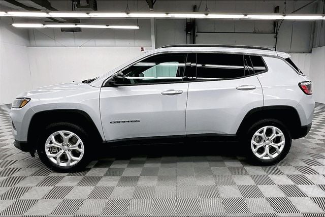 2024 Jeep Compass Latitude 4x4 - Blind Spot Detection - Apple CarPlay/Android