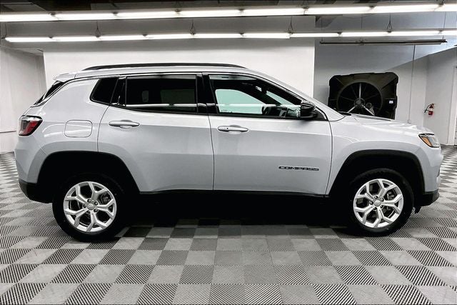 2024 Jeep Compass Latitude 4x4 - Blind Spot Detection - Apple CarPlay/Android