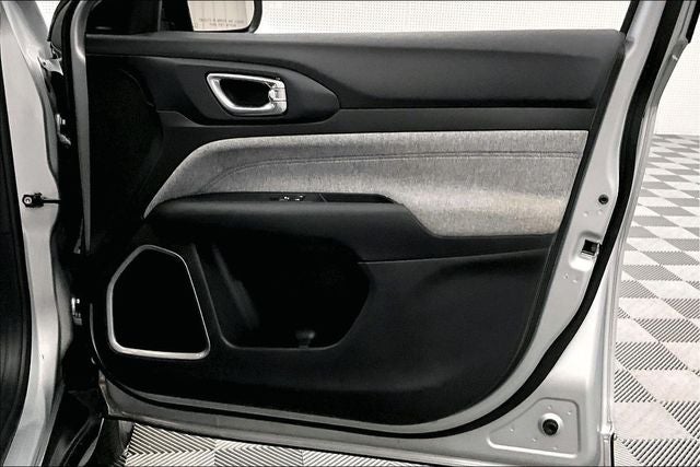 2024 Jeep Compass Latitude 4x4 - Blind Spot Detection - Apple CarPlay/Android
