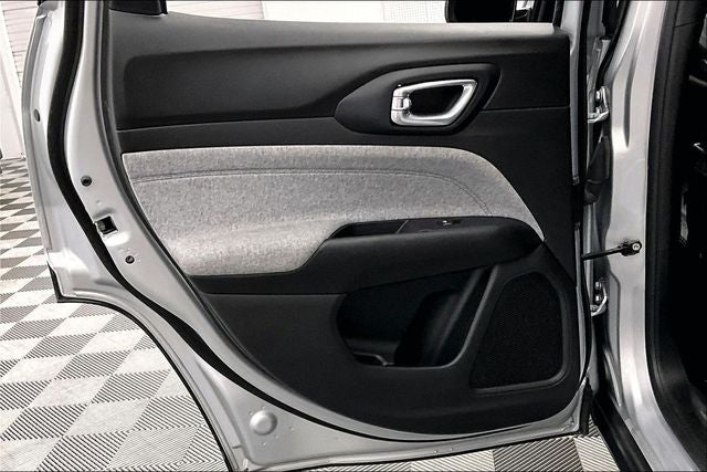 2024 Jeep Compass Latitude 4x4 - Blind Spot Detection - Apple CarPlay/Android