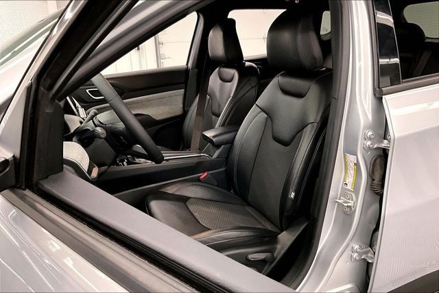 2024 Jeep Compass Latitude 4x4 - Blind Spot Detection - Apple CarPlay/Android
