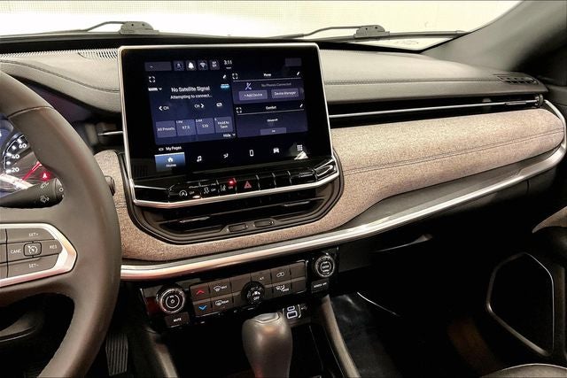 2024 Jeep Compass Latitude 4x4 - Blind Spot Detection - Apple CarPlay/Android