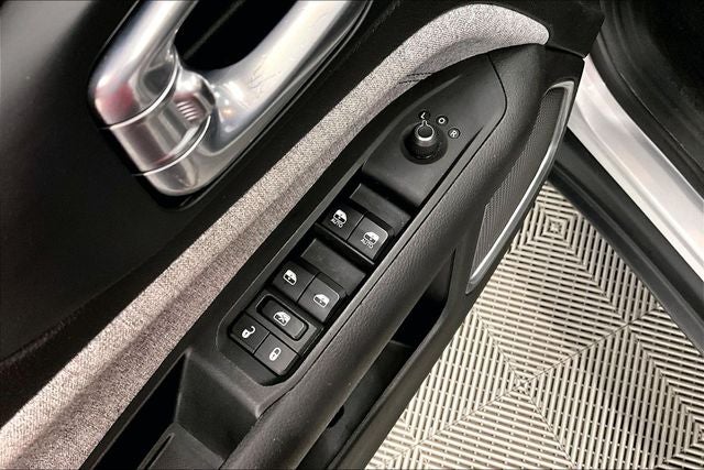2024 Jeep Compass Latitude 4x4 - Blind Spot Detection - Apple CarPlay/Android