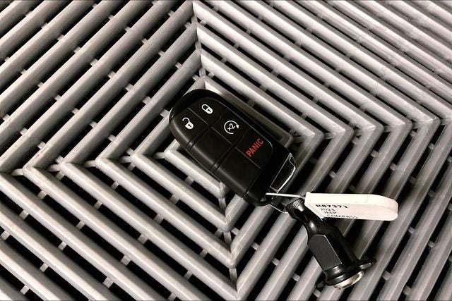 2023 Jeep Compass High Altitude 4x4 - Pano Roof - Adaptive Cruise - Htd Leather