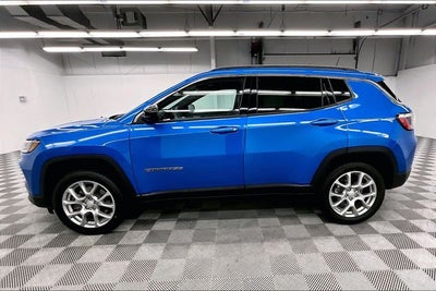 2024 Jeep Compass Latitude Lux 4X4-Heated Front Seats