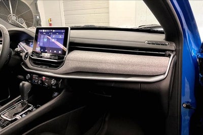 2024 Jeep Compass Latitude Lux 4X4-Heated Front Seats