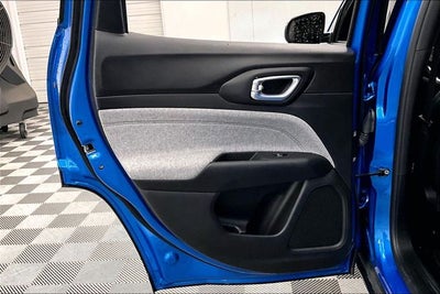 2024 Jeep Compass Latitude Lux 4X4-Heated Front Seats