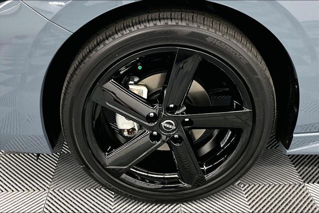 2025 Nissan Sentra SR - Premium Package