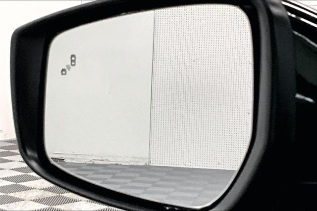 2025 Nissan Versa 1.6 SV - Trunk Package