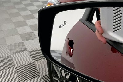 2025 Nissan Versa 1.6 SV - Trunk Package