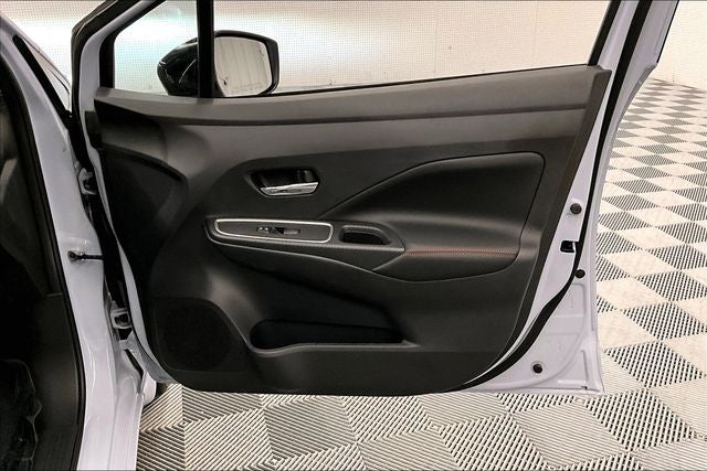 2025 Nissan Versa 1.6 SR - Trunk Package